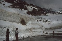 31 Erna und Maria auf dem Sustenpass (-1977)